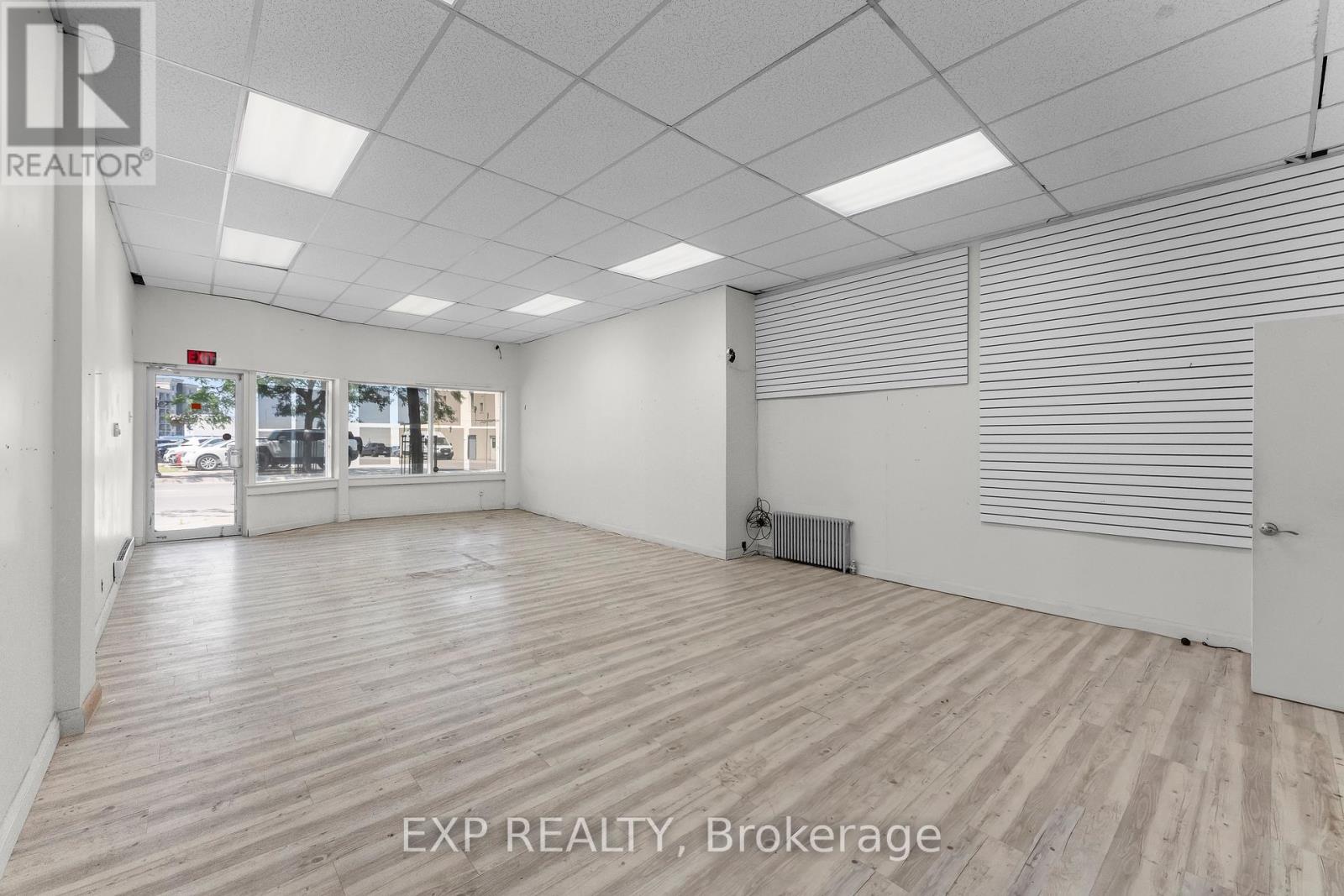 5860 Ferry Street, Niagara Falls, Ontario  L2G 1S9 - Photo 2 - X13141446
