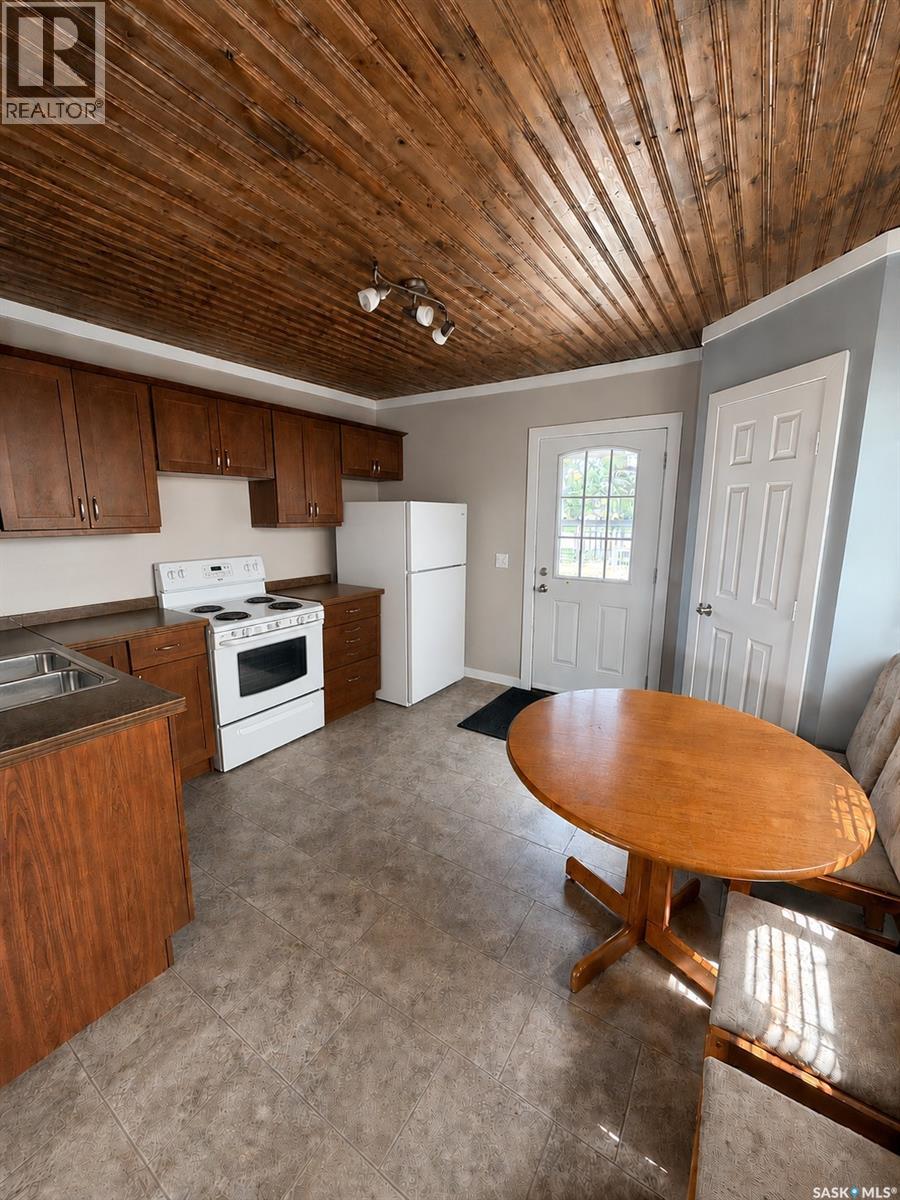 201 & 202 Elim Drive, Lac Pelletier, Saskatchewan  S0N 2Y0 - Photo 2 - SK040563