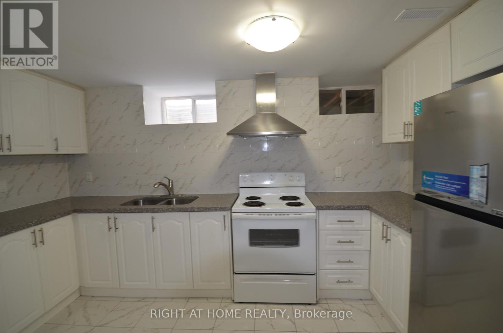 526 Poplar Avenue, Ajax, Ontario  L1S 1G1 - Photo 10 - E13482230