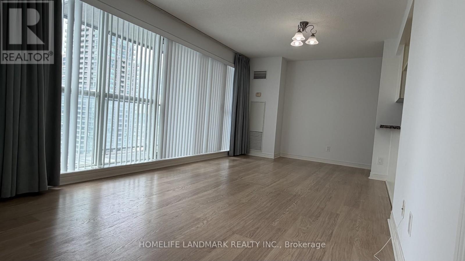 2107 - 70 Town Centre Circuit, Toronto, Ontario  M1P 0B2 - Photo 8 - E12857976