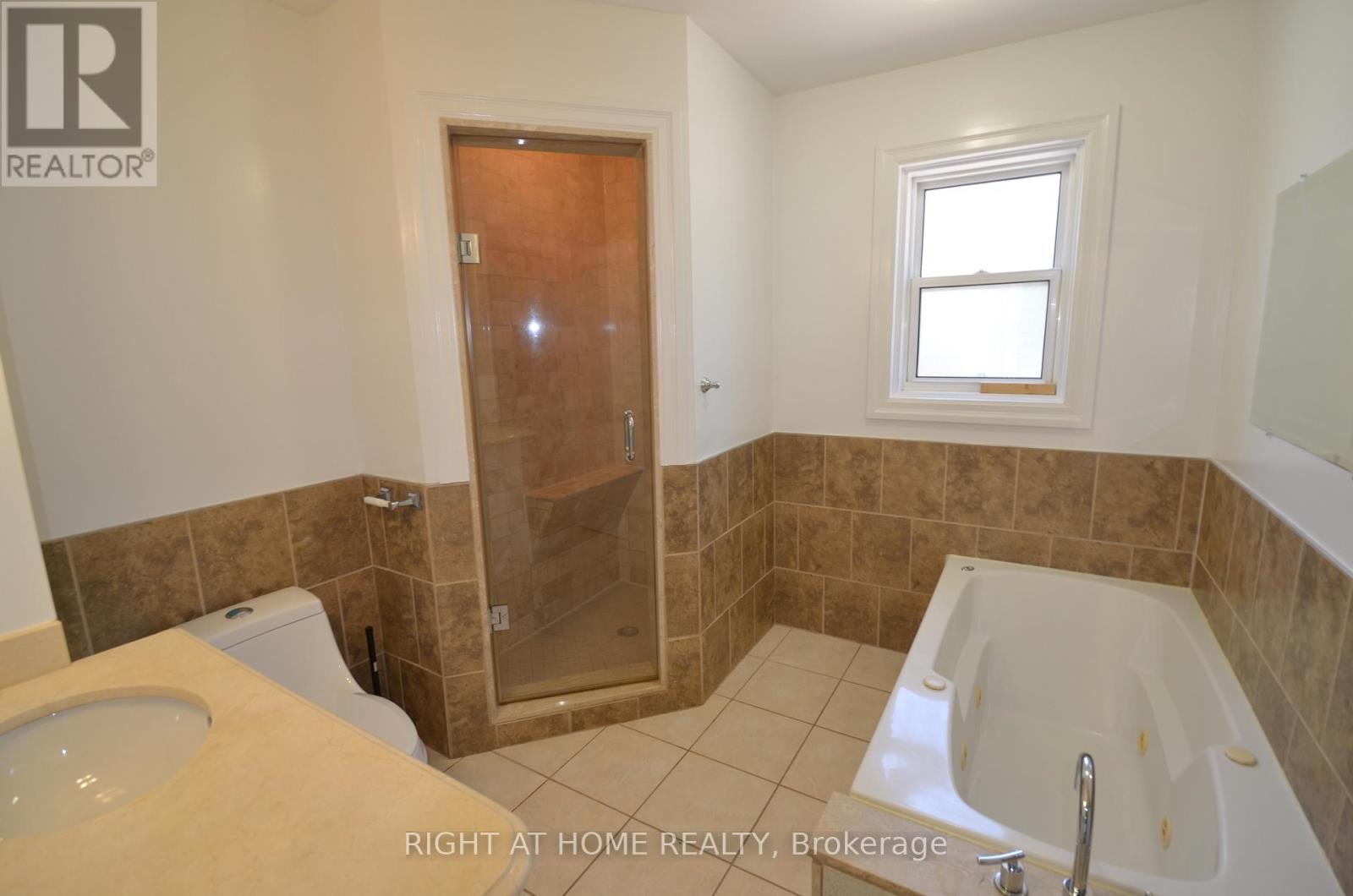 526 Poplar Avenue, Ajax, Ontario  L1S 1G1 - Photo 5 - E13482230