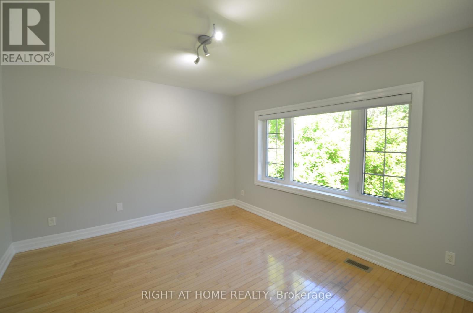 526 Poplar Avenue, Ajax, Ontario  L1S 1G1 - Photo 4 - E13482230