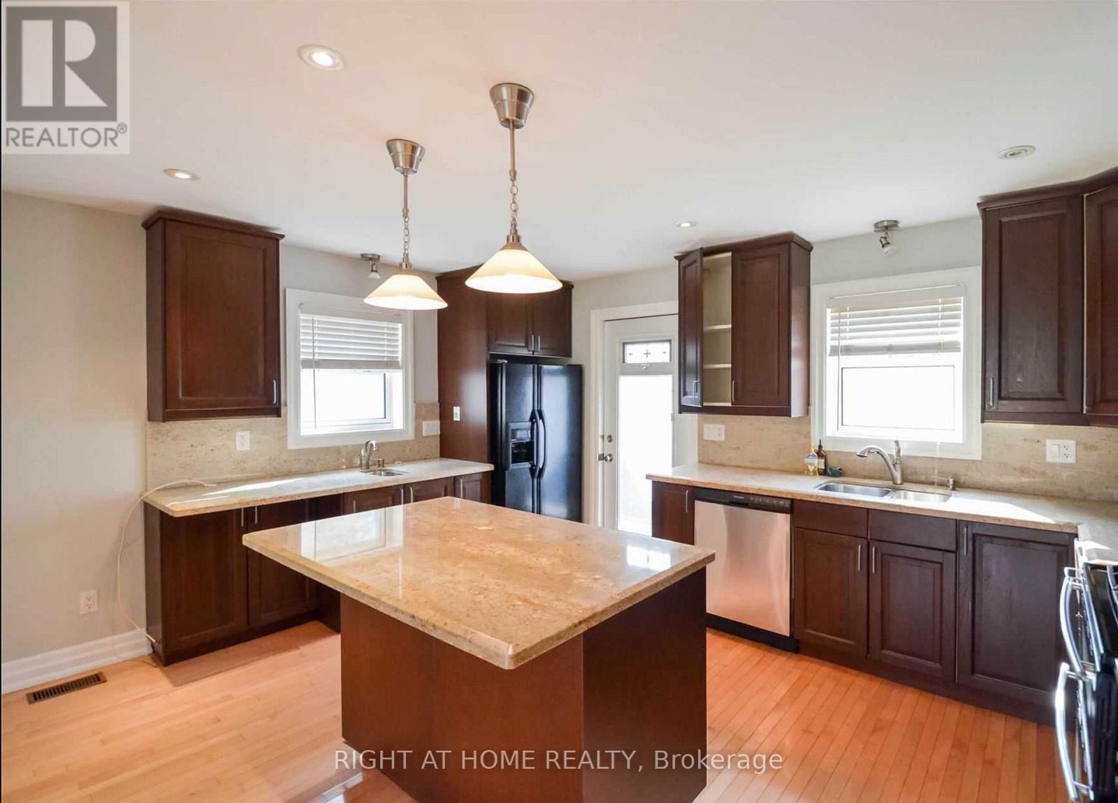 526 Poplar Avenue, Ajax, Ontario  L1S 1G1 - Photo 3 - E13482230