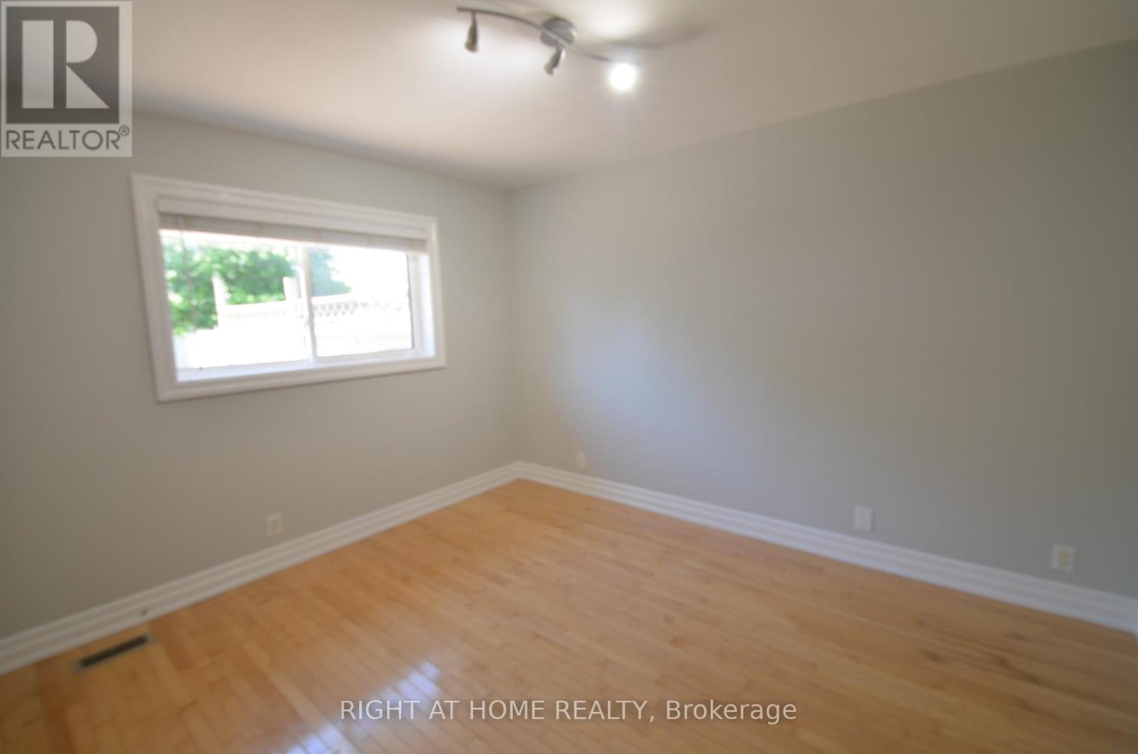 526 Poplar Avenue, Ajax, Ontario  L1S 1G1 - Photo 6 - E13482230