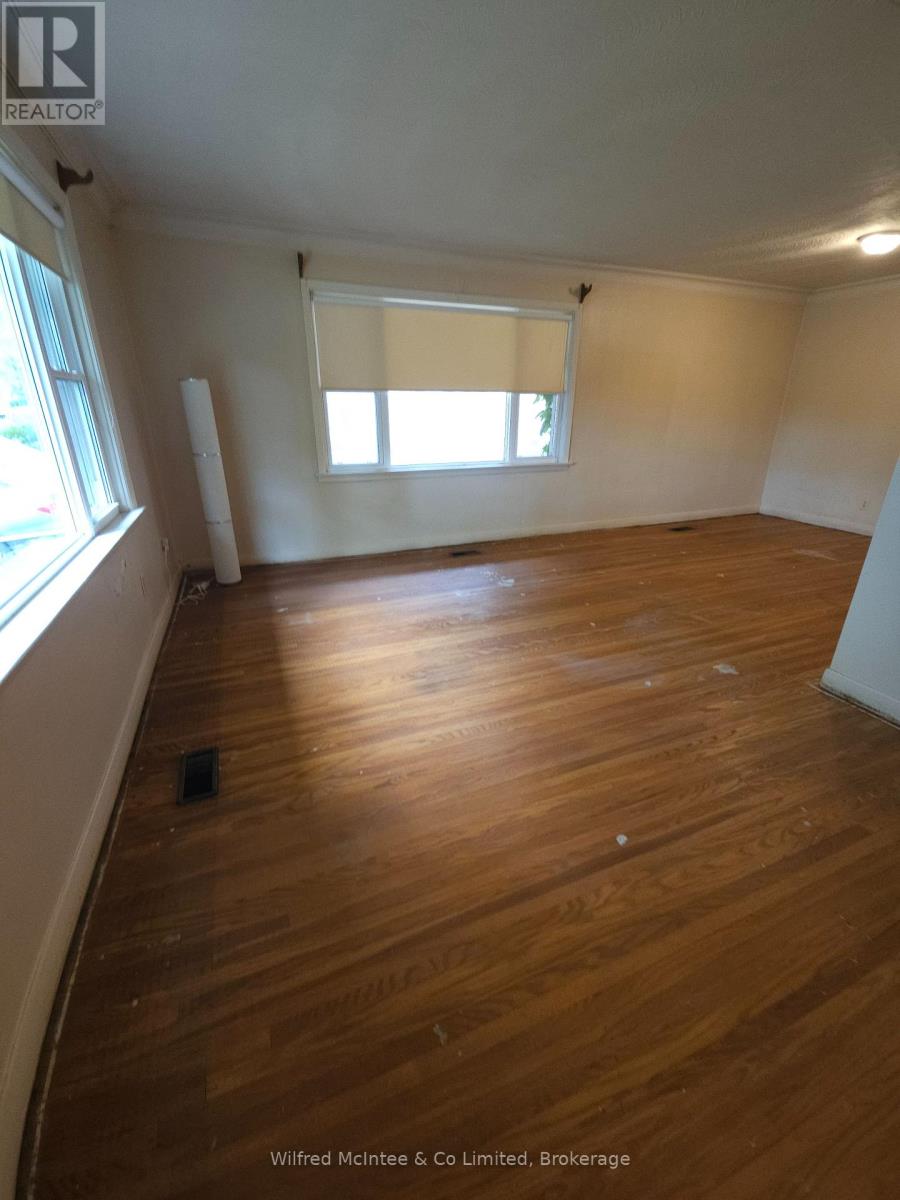 69 Haliburton Avenue, Toronto, Ontario  M9B 4Y6 - Photo 5 - W13483026