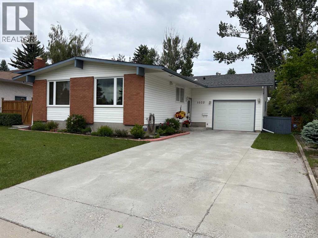 1032 Cantabrian Drive SW, calgary, Alberta
