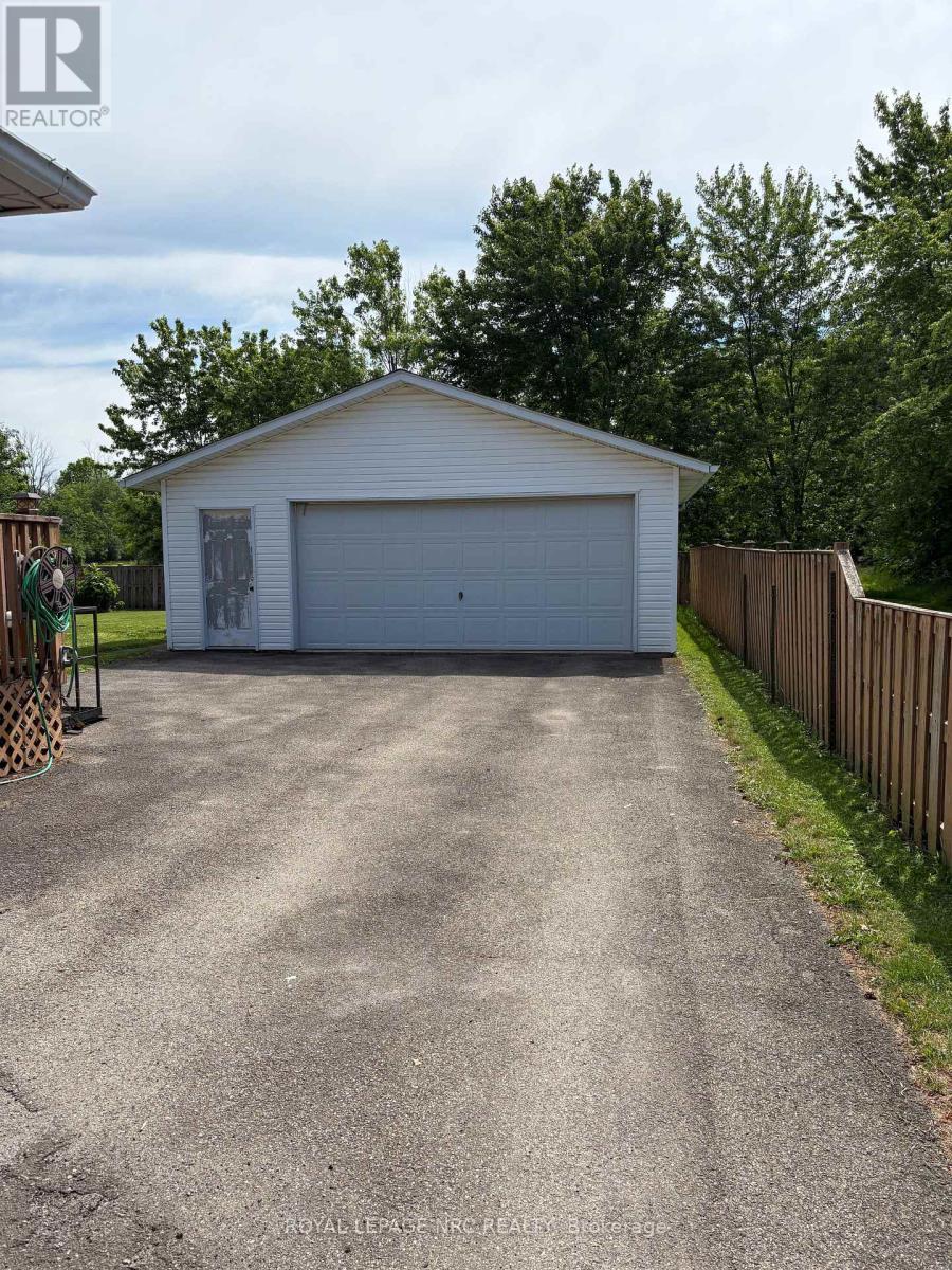 13 Bosnich Avenue, Welland, Ontario  L3C 2W6 - Photo 2 - X13486680