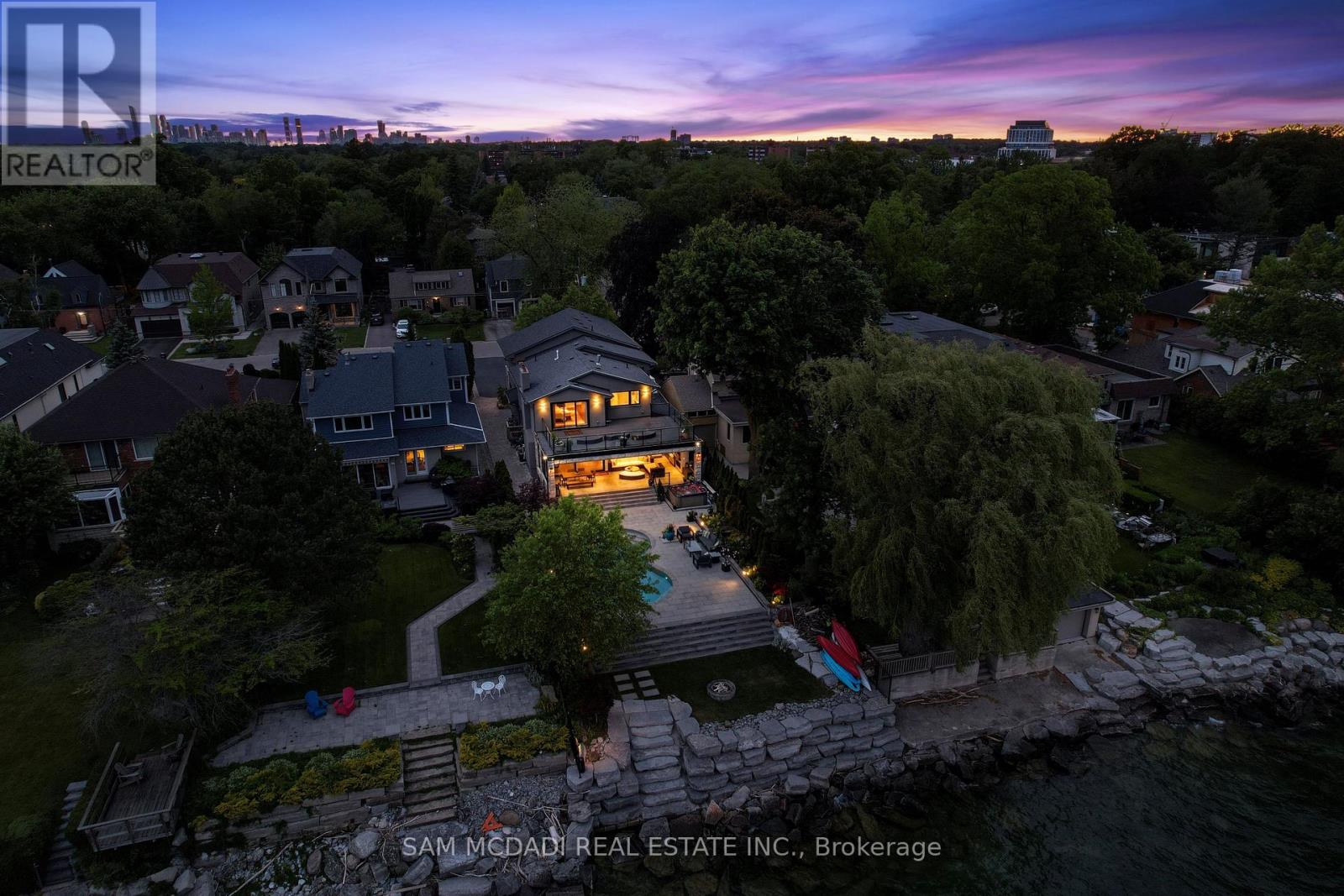 102 CUMBERLAND DRIVE, Mississauga, Ontario