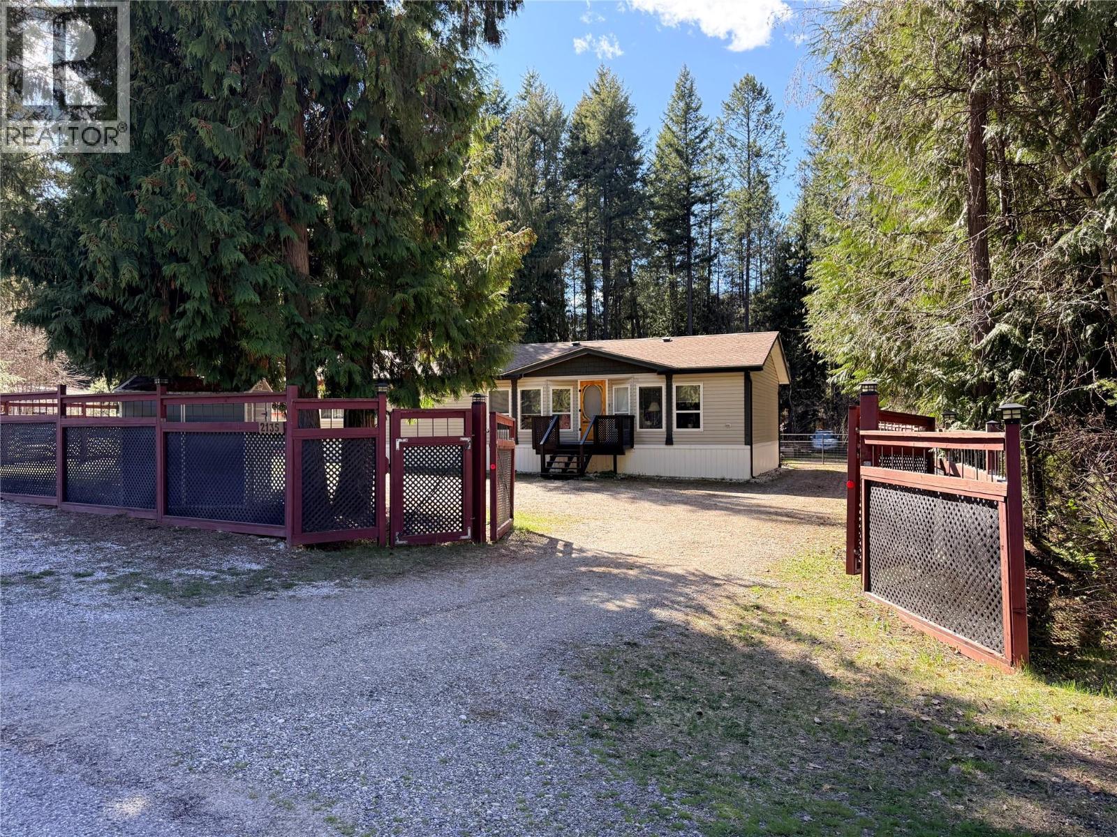 2135 HUNTER FRONTAGE Road, Christina Lake, British Columbia