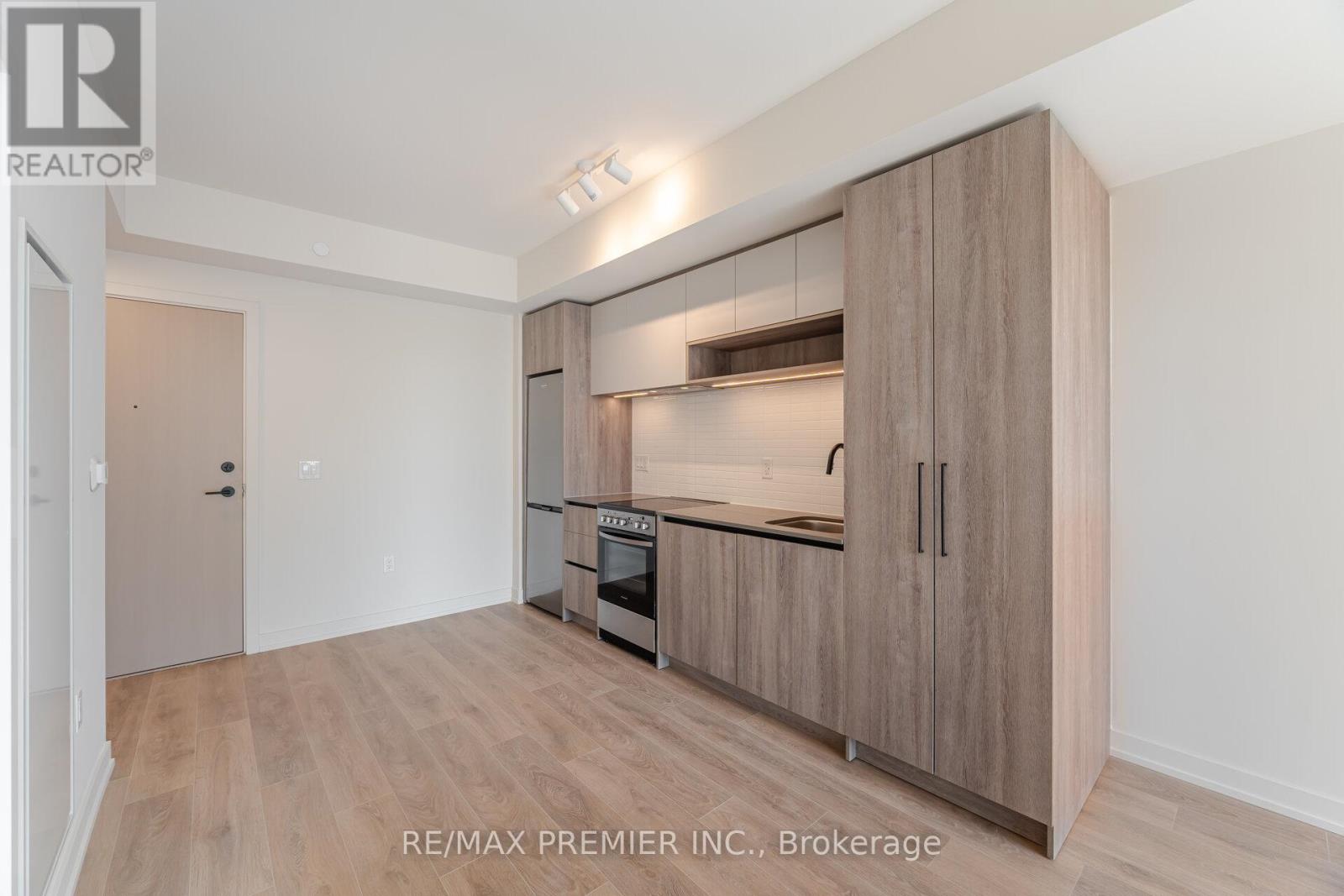 708 - 181 Sterling Avenue, Toronto, Ontario  M6R 2B2 - Photo 6 - C13486718
