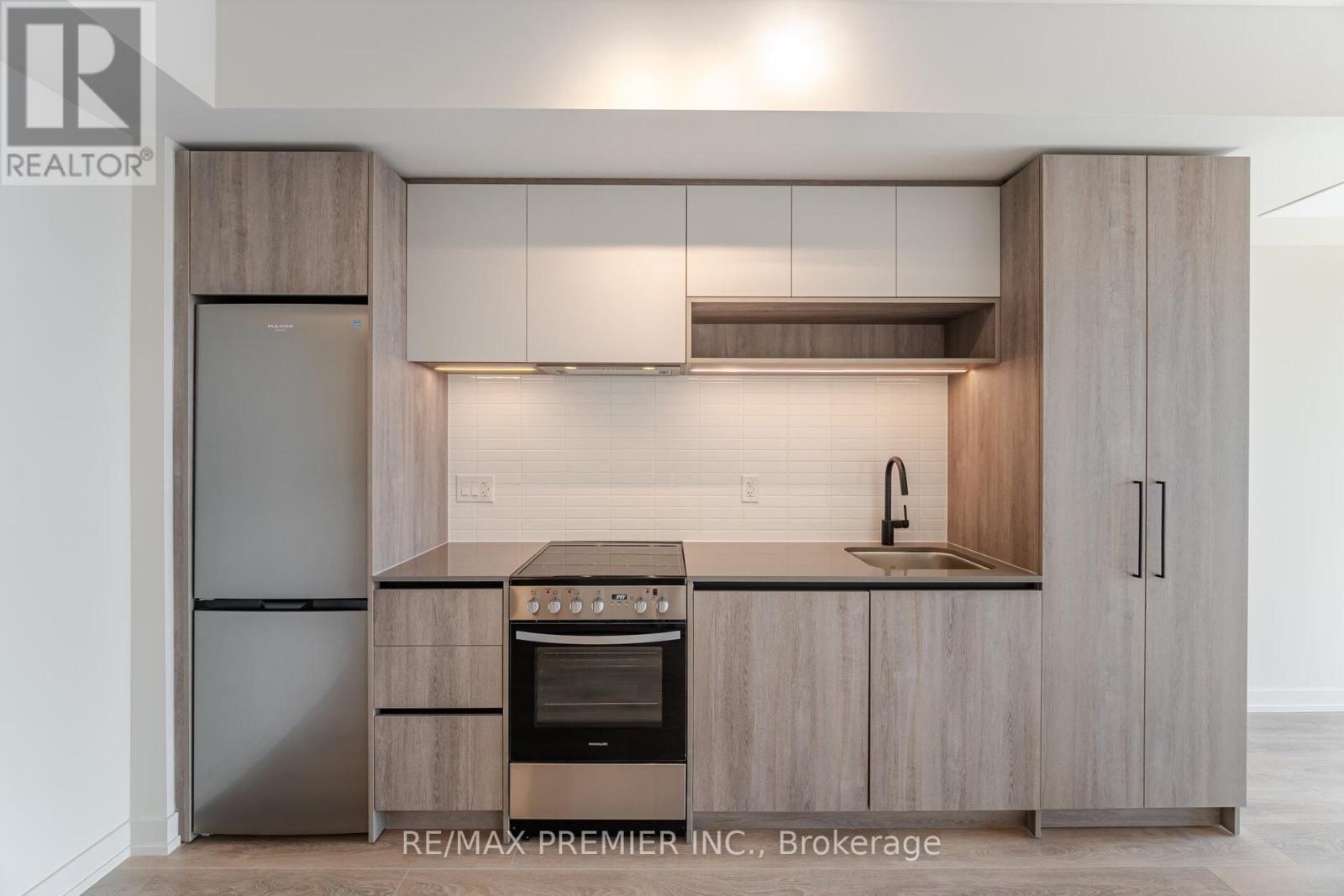 708 - 181 Sterling Avenue, Toronto, Ontario  M6R 2B2 - Photo 7 - C13486718