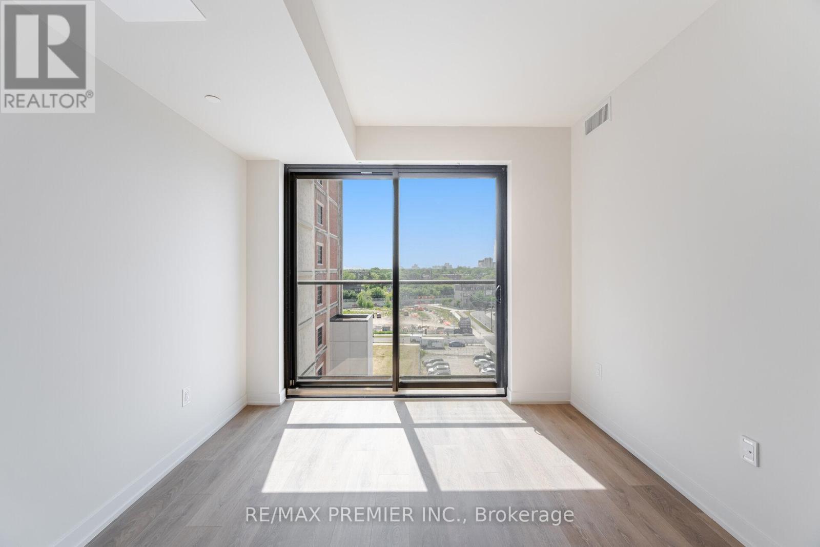 708 - 181 Sterling Avenue, Toronto, Ontario  M6R 2B2 - Photo 8 - C13486718