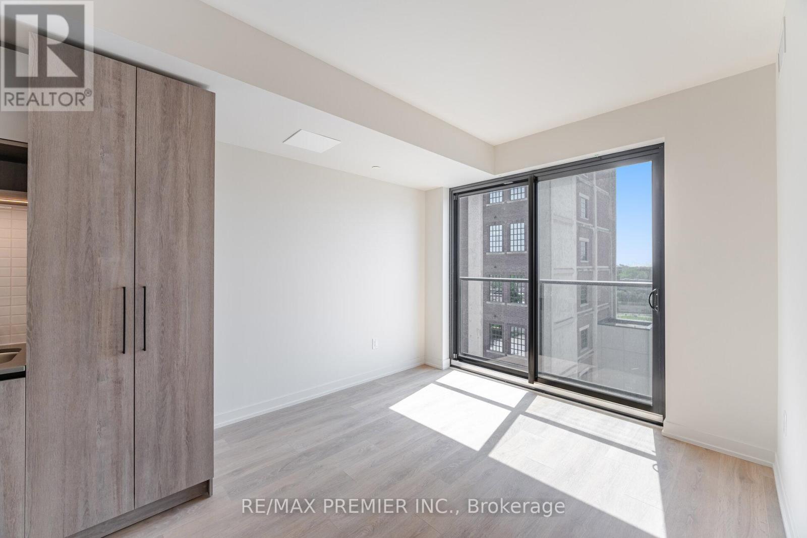 708 - 181 Sterling Avenue, Toronto, Ontario  M6R 2B2 - Photo 9 - C13486718