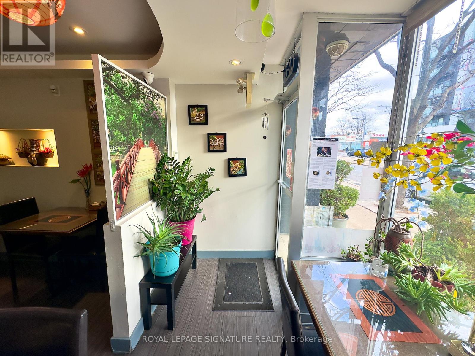 1768 St Clair Avenue W, Toronto, Ontario  M6N 1J3 - Photo 4 - W13440394
