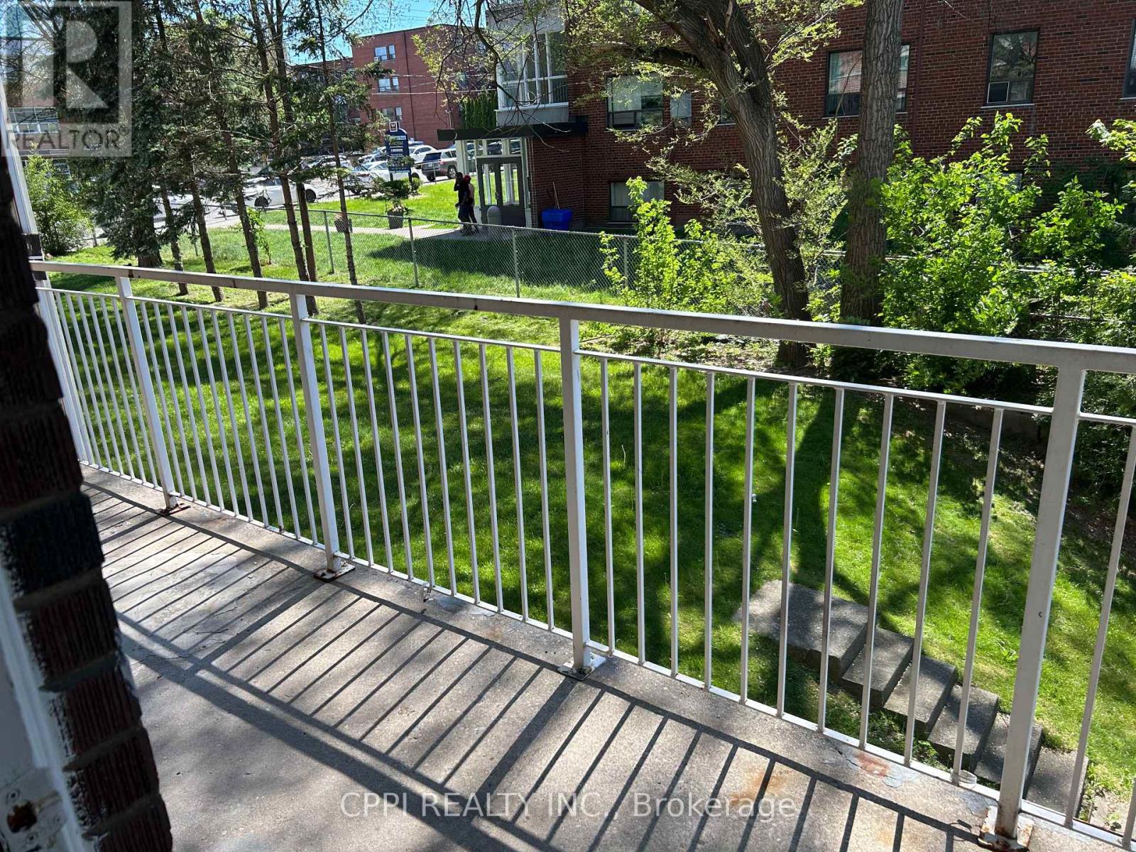 104 - 6 Hill Heights Road, Toronto, Ontario  M8Y 1Z1 - Photo 3 - W13486752