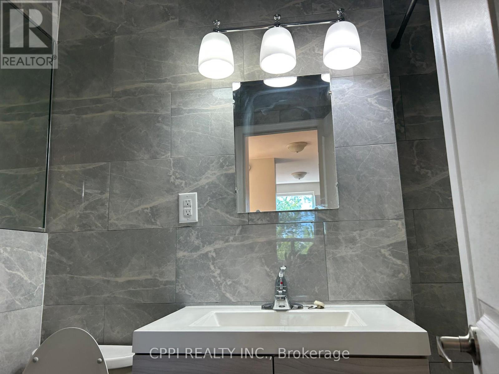 302 - 6 HILL HEIGHTS ROAD, Toronto, Ontario