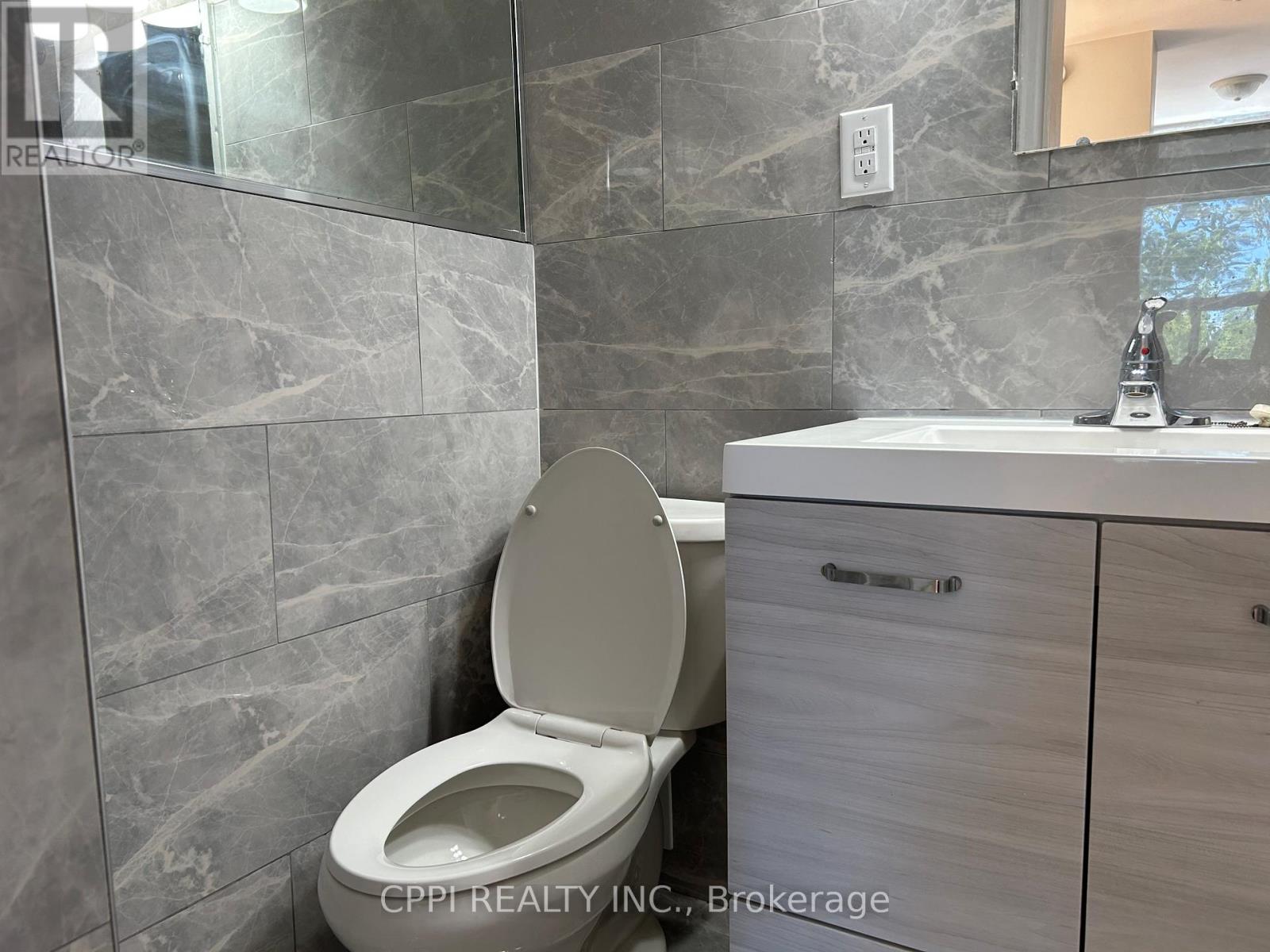302 - 6 Hill Heights Road, Toronto, Ontario  M8Y 1Z1 - Photo 2 - W13486762