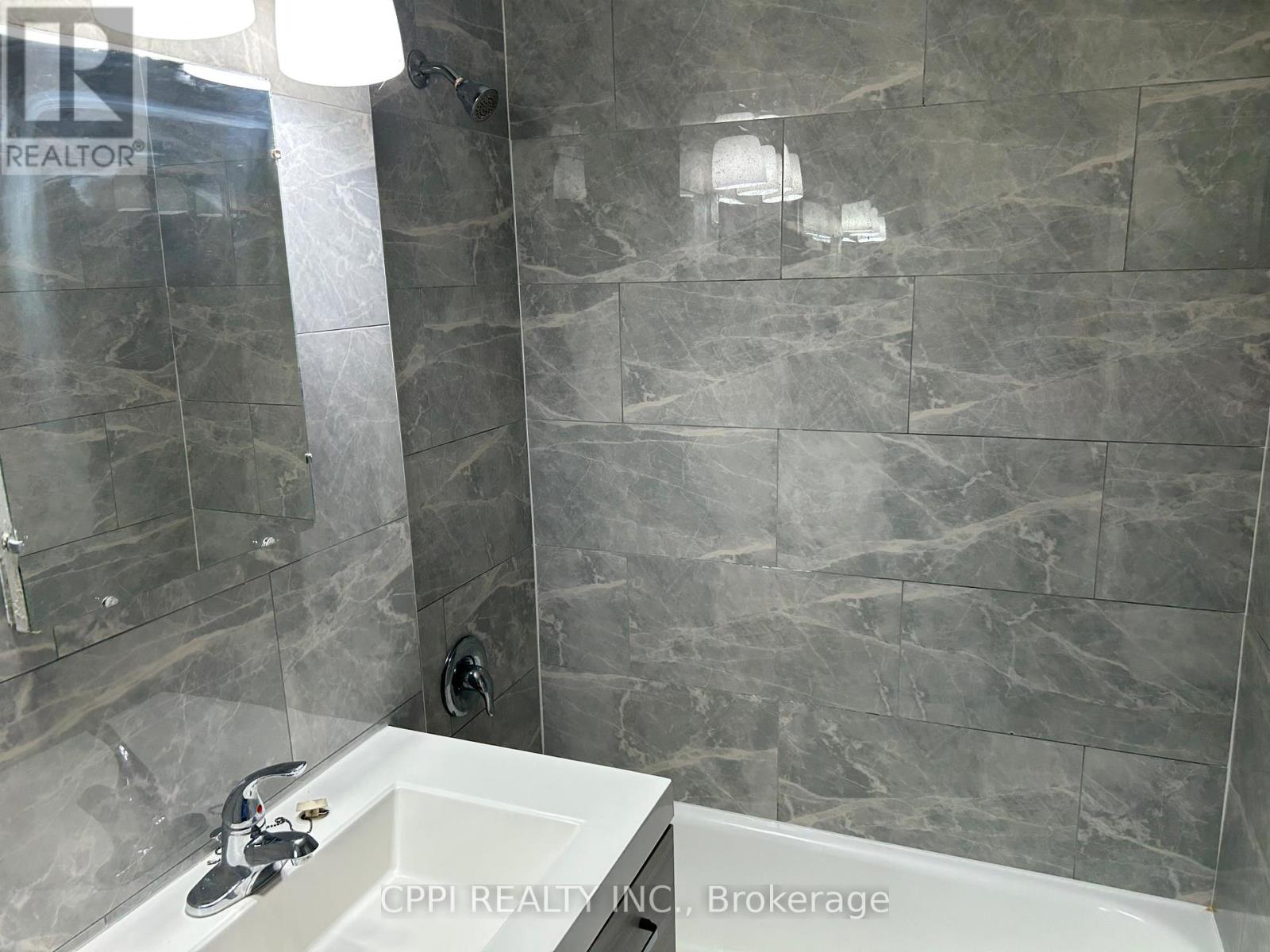 302 - 6 Hill Heights Road, Toronto, Ontario  M8Y 1Z1 - Photo 3 - W13486762