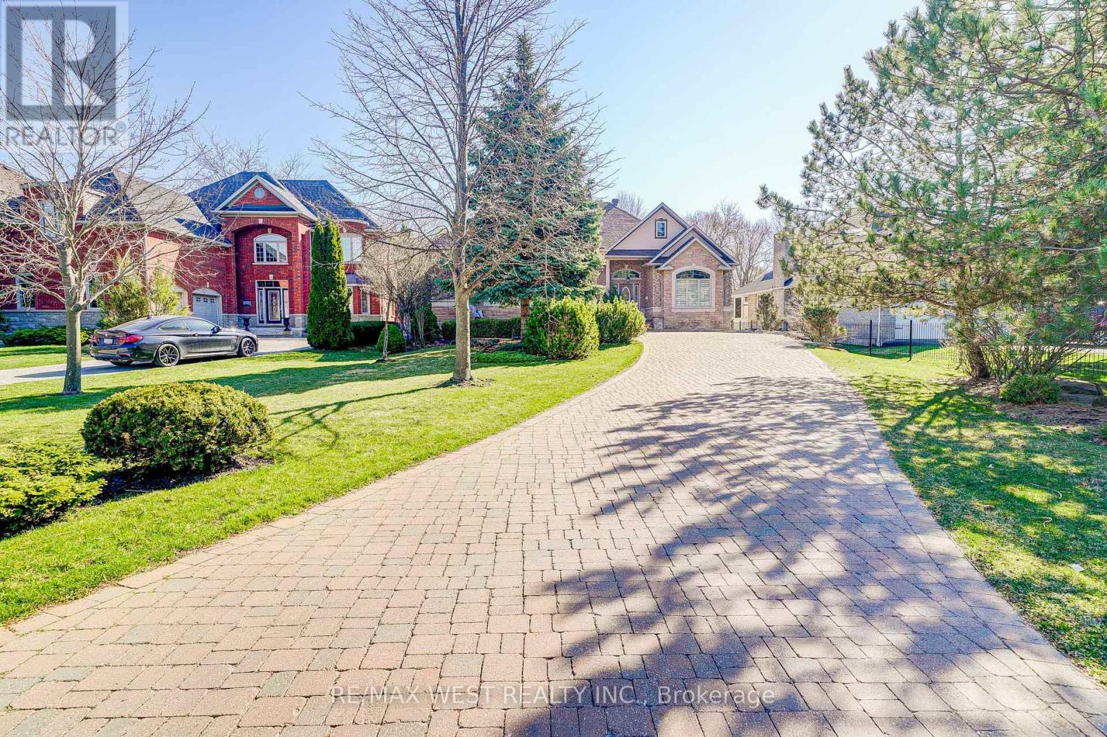23 HANOVER COURT, Whitby, Ontario