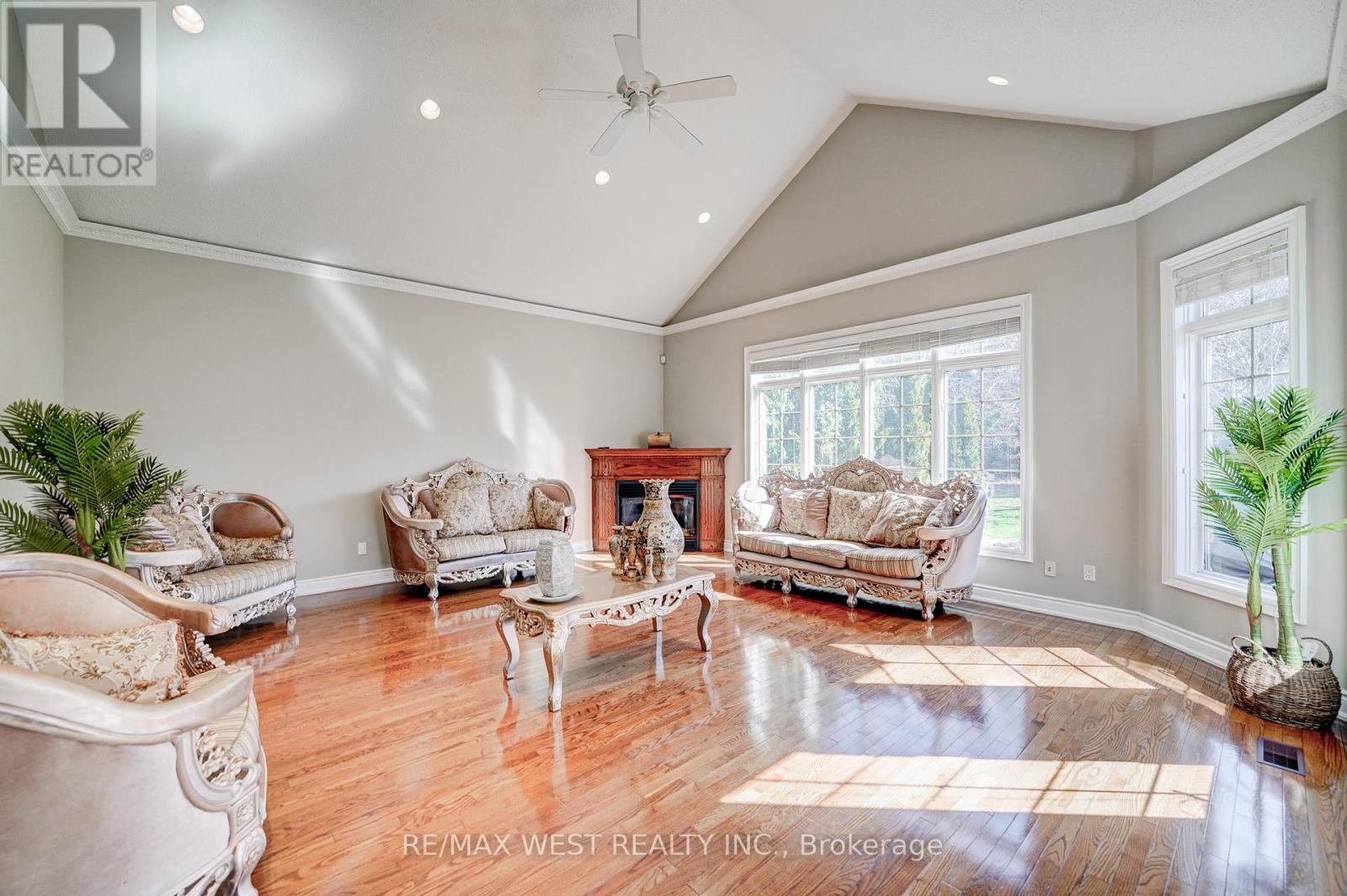 23 Hanover Court, Whitby, Ontario  L1N 7J1 - Photo 11 - E13486602