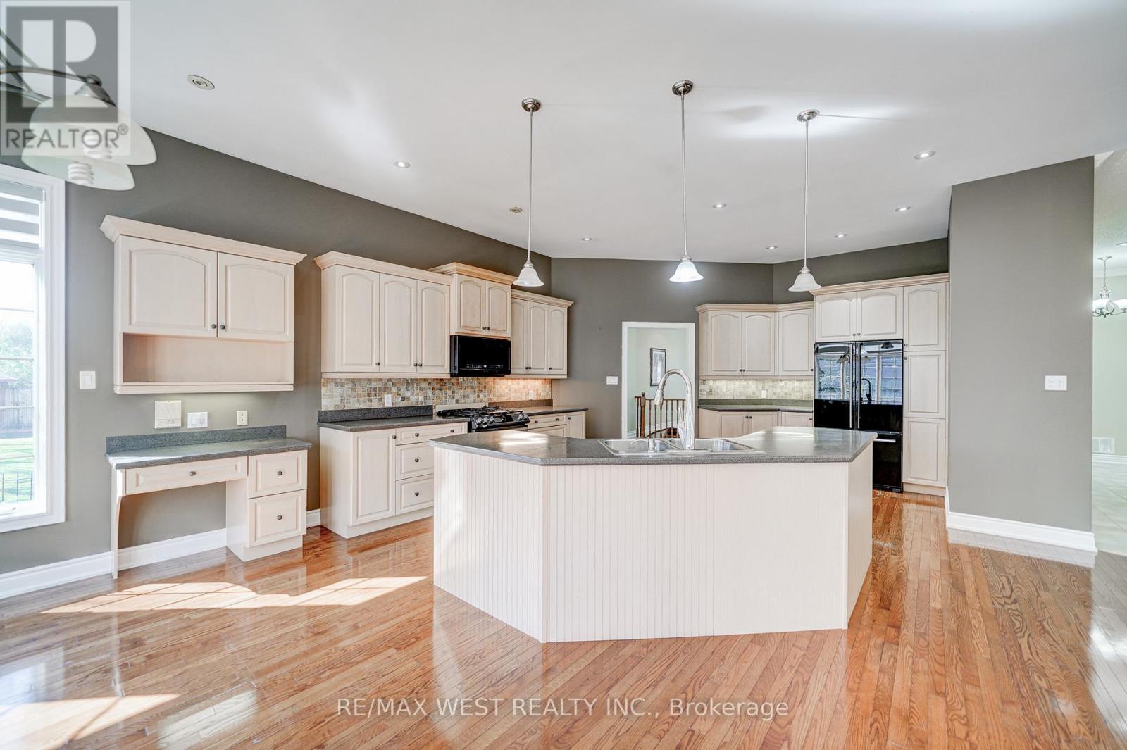 23 Hanover Court, Whitby, Ontario  L1N 7J1 - Photo 13 - E13486602