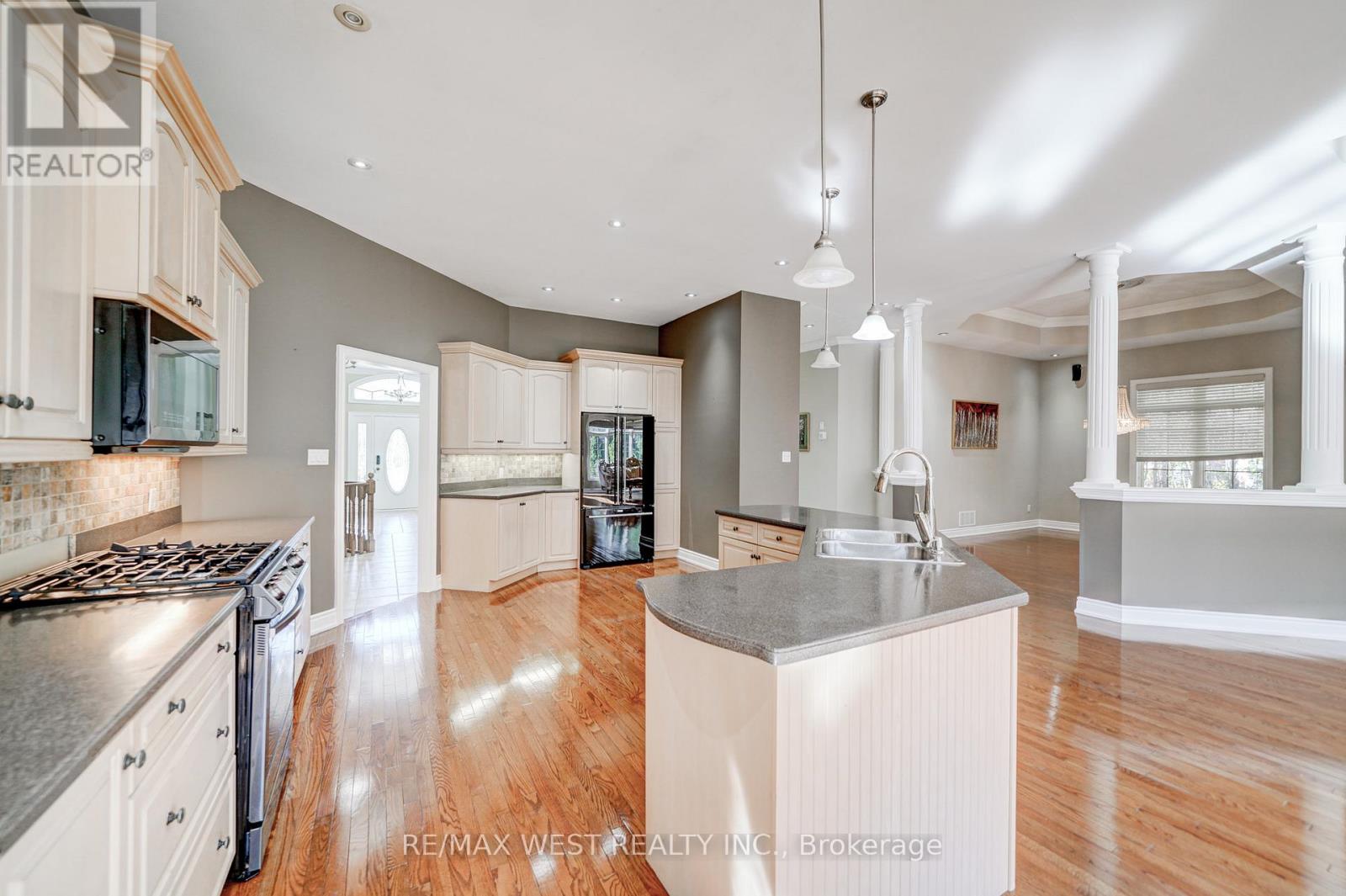 23 Hanover Court, Whitby, Ontario  L1N 7J1 - Photo 14 - E13486602