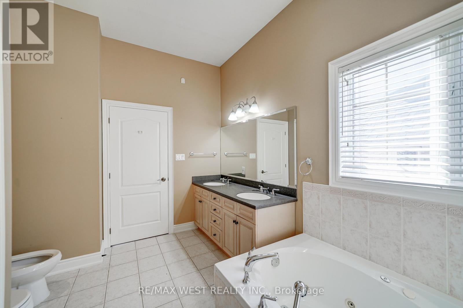 23 Hanover Court, Whitby, Ontario  L1N 7J1 - Photo 21 - E13486602