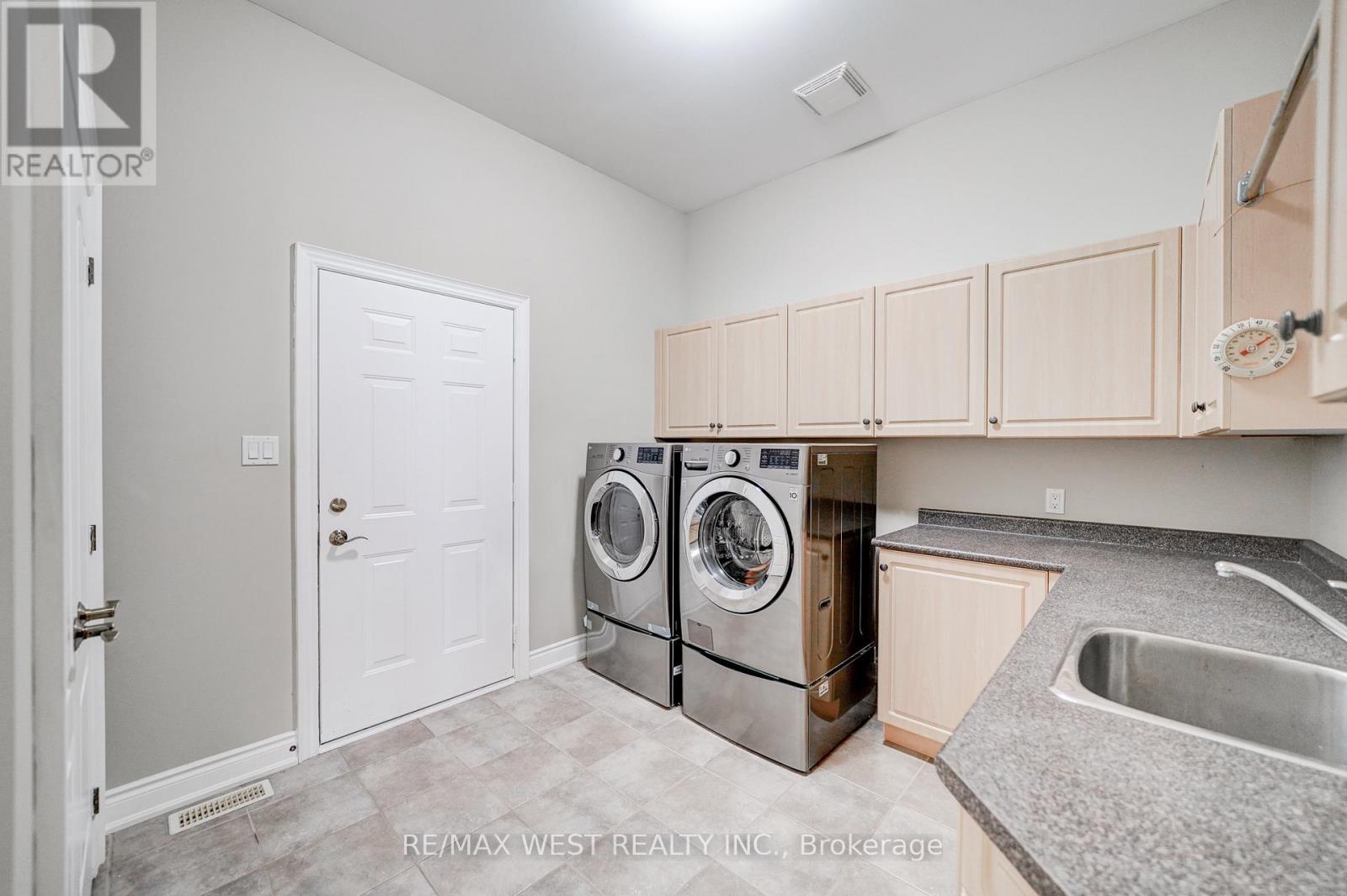 23 Hanover Court, Whitby, Ontario  L1N 7J1 - Photo 23 - E13486602