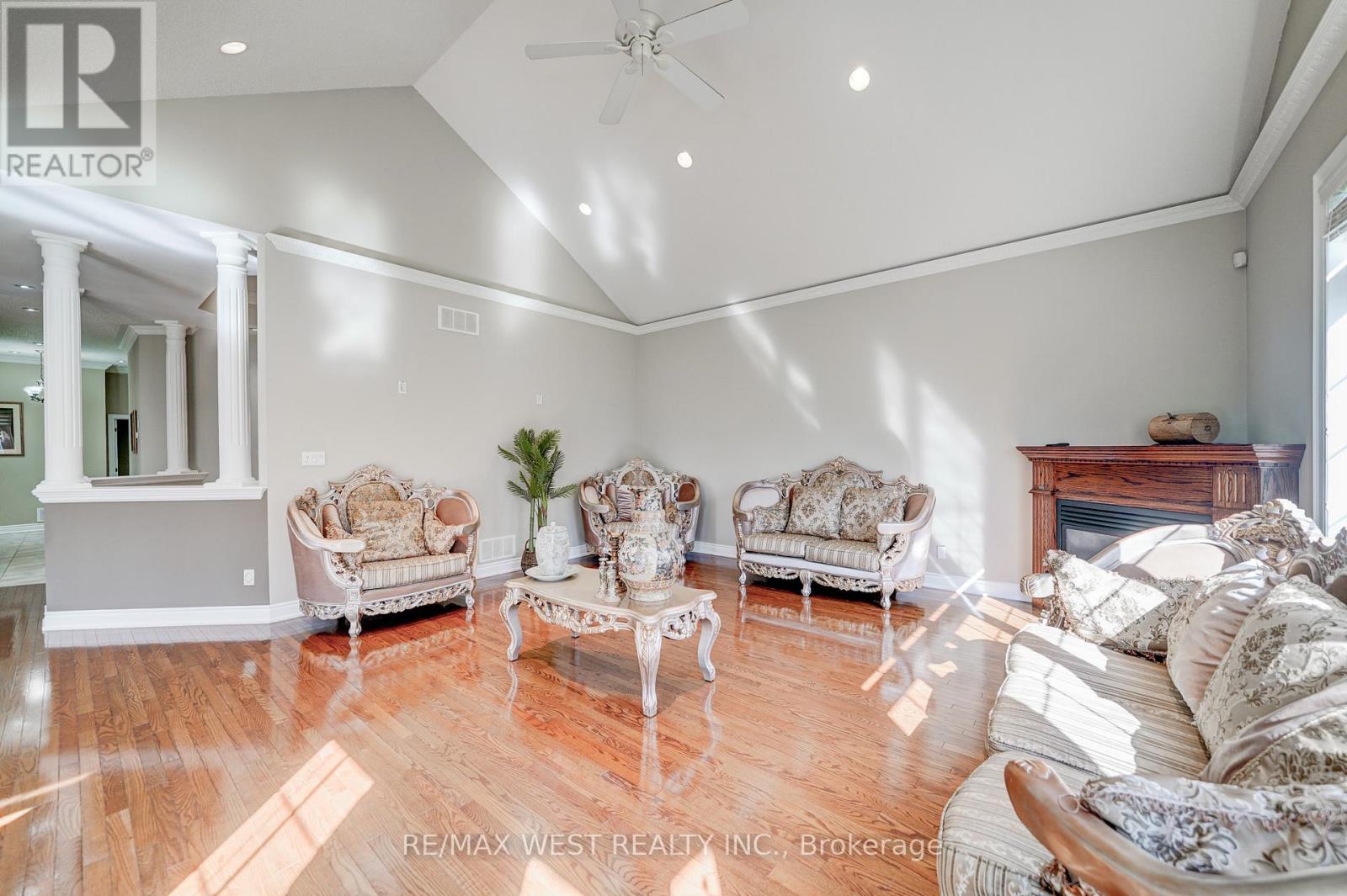23 Hanover Court, Whitby, Ontario  L1N 7J1 - Photo 9 - E13486602