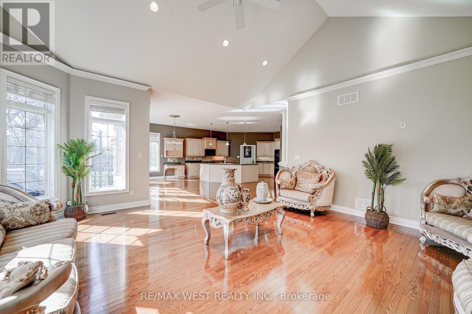 23 Hanover Court, Whitby, Ontario  L1N 7J1 - Photo 7 - E13486602