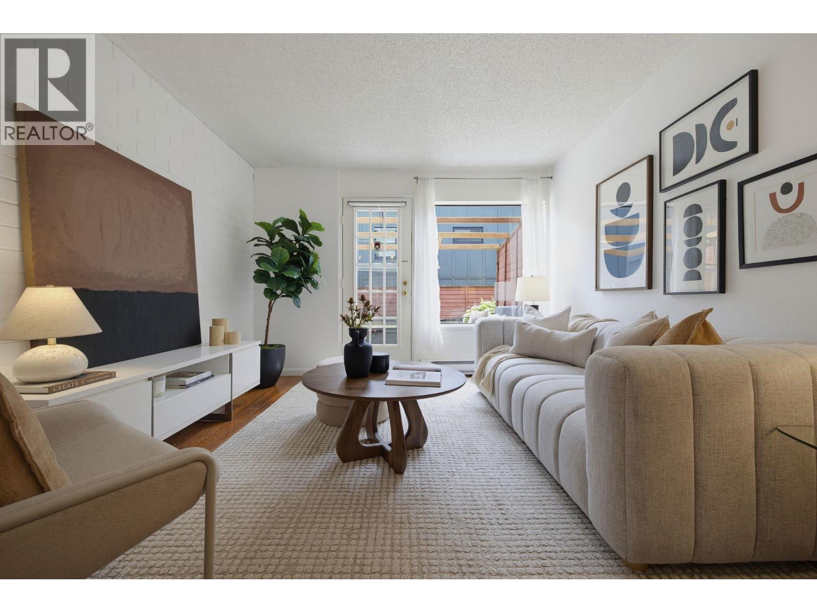 14 719 E 31st Avenue, Vancouver, British Columbia  V5V 2W9 - Photo 2 - R3139764