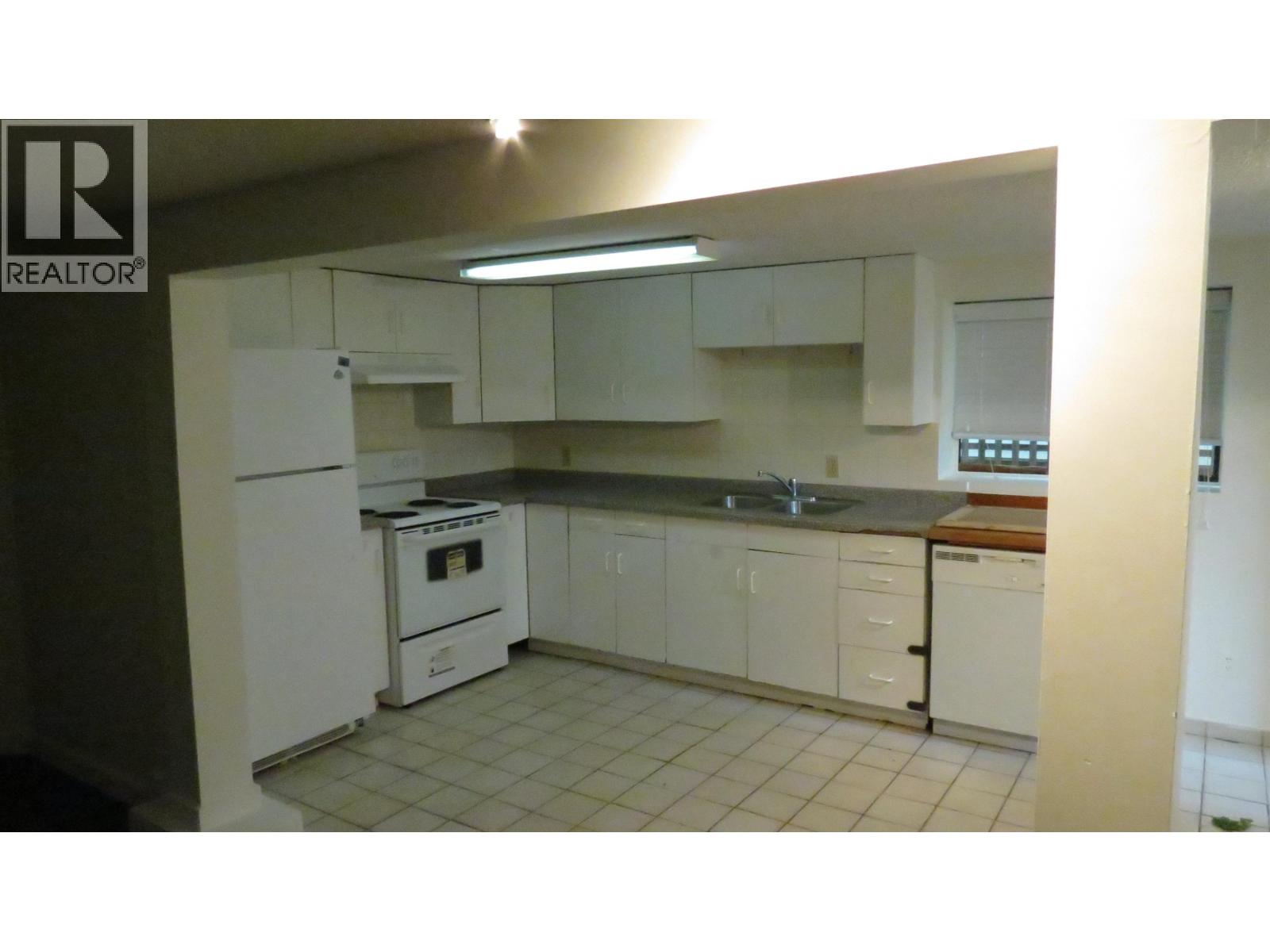 Ground Level 3229 W 11th Avenue, Vancouver, British Columbia  V6K 2M9 - Photo 2 - R3139828