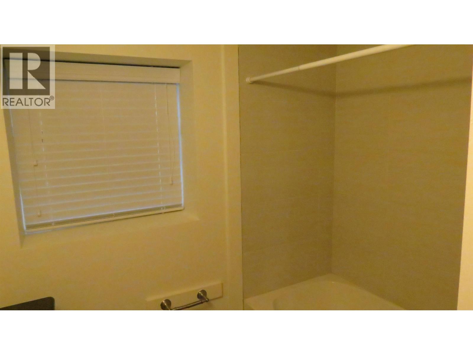 Ground Level 3229 W 11th Avenue, Vancouver, British Columbia  V6K 2M9 - Photo 3 - R3139828