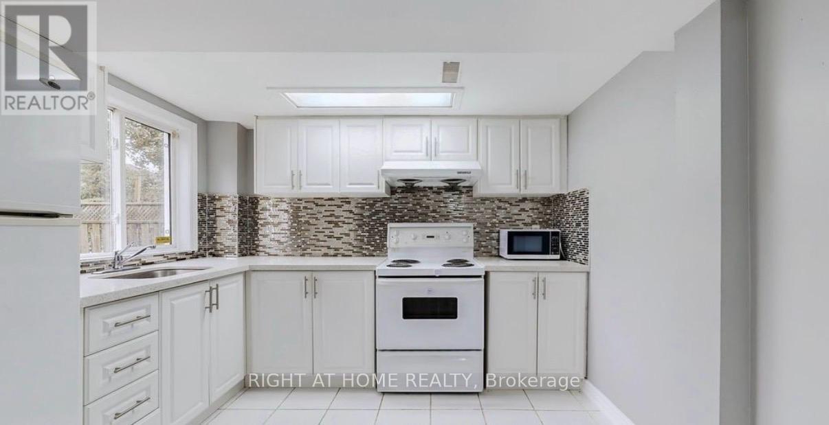 942 Port Union Road W, Toronto, Ontario  M1C 2L9 - Photo 2 - E13486786