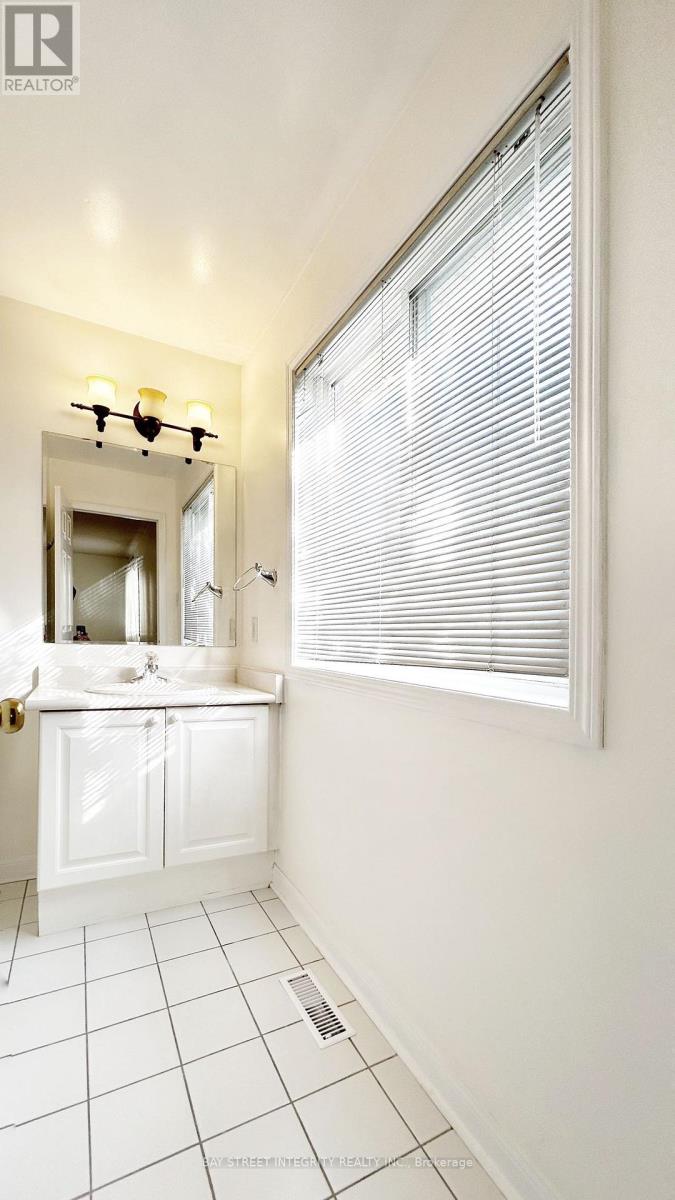 2594 Dashwood Drive, Oakville, Ontario  L6M 4C2 - Photo 15 - W13486768