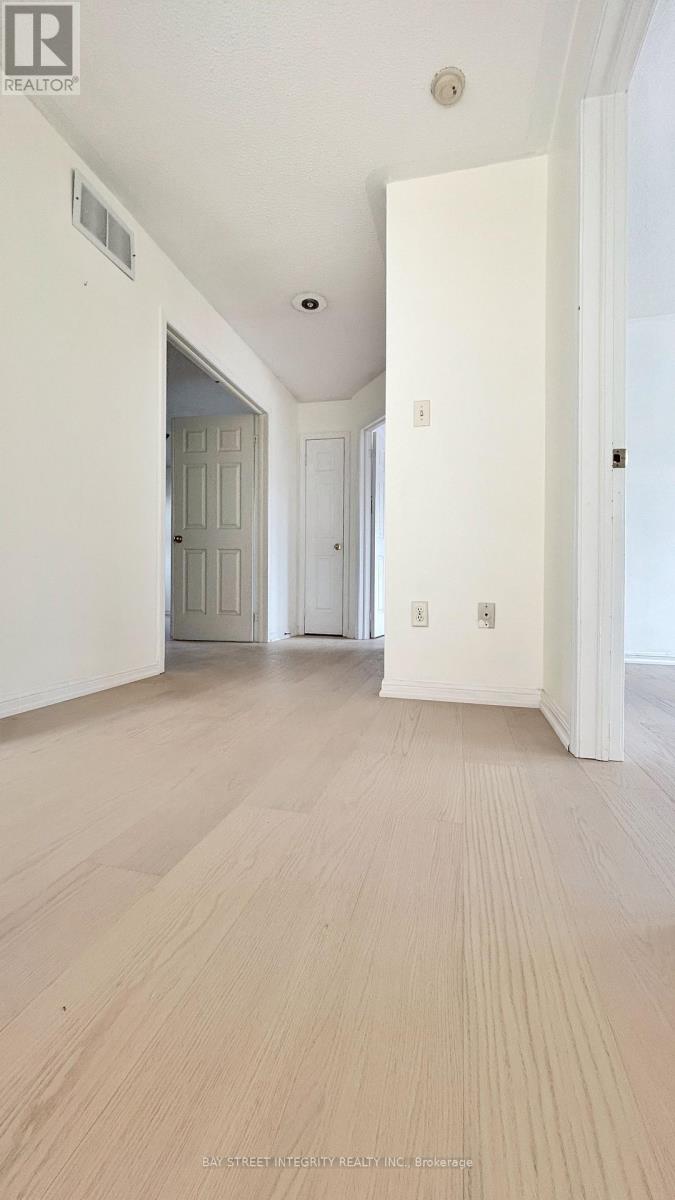 2594 Dashwood Drive, Oakville, Ontario  L6M 4C2 - Photo 9 - W13486768