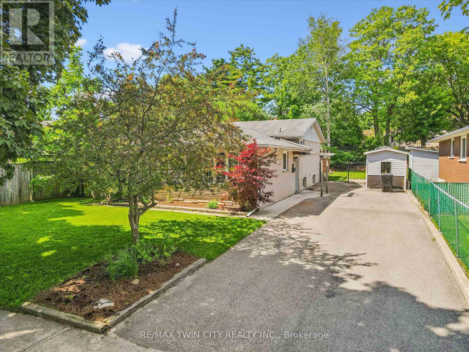 107 Queenston Drive, Kitchener, Ontario  N2B 2V2 - Photo 3 - X13486790