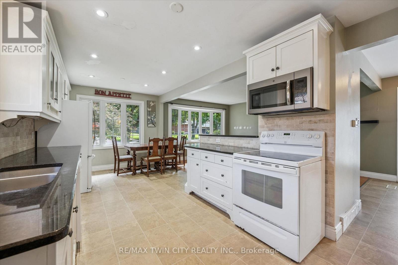 107 Queenston Drive, Kitchener, Ontario  N2B 2V2 - Photo 4 - X13486790