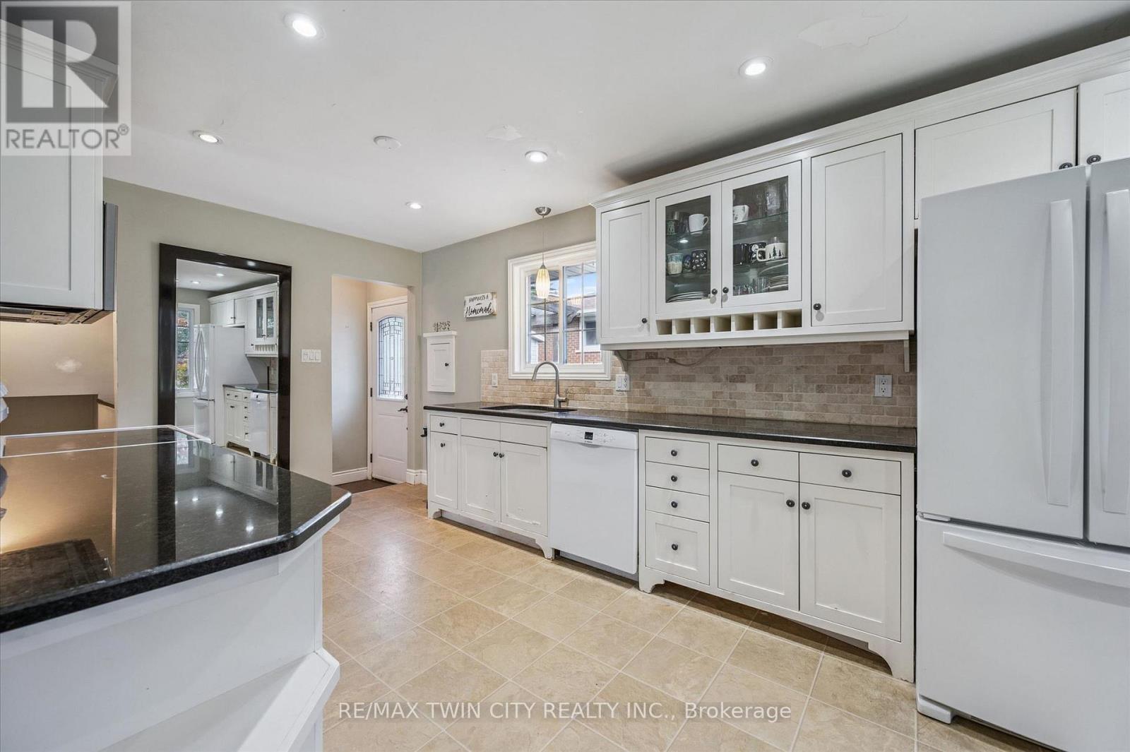 107 Queenston Drive, Kitchener, Ontario  N2B 2V2 - Photo 5 - X13486790