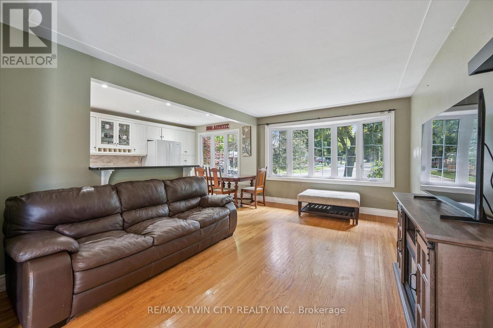 107 Queenston Drive, Kitchener, Ontario  N2B 2V2 - Photo 8 - X13486790