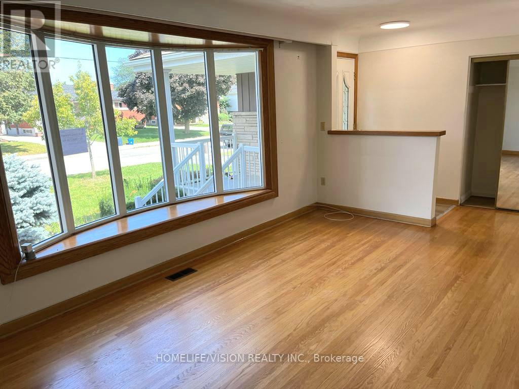 Upper - 16 Nova Drive, Hamilton, Ontario  L8T 2P3 - Photo 11 - X13486812