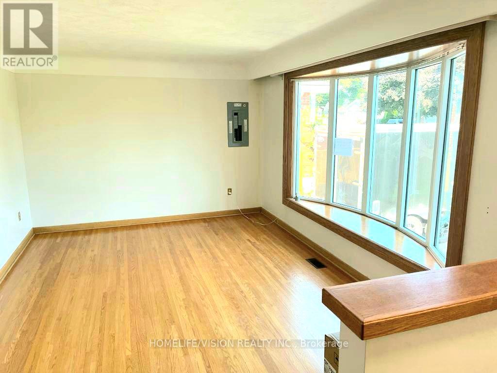Upper - 16 Nova Drive, Hamilton, Ontario  L8T 2P3 - Photo 12 - X13486812