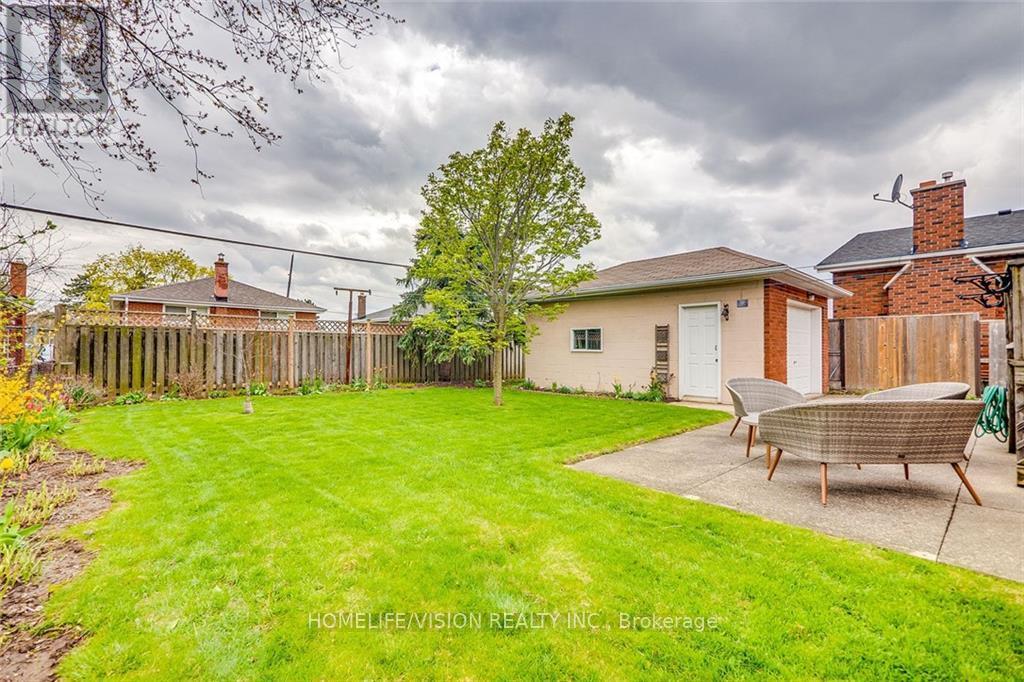 Upper - 16 Nova Drive, Hamilton, Ontario  L8T 2P3 - Photo 16 - X13486812