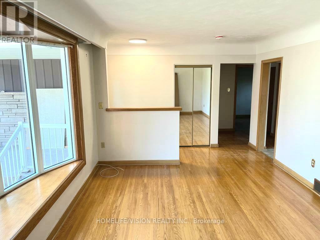 Upper - 16 Nova Drive, Hamilton, Ontario  L8T 2P3 - Photo 3 - X13486812