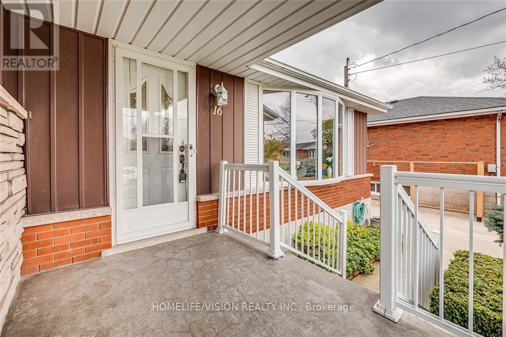 Upper - 16 Nova Drive, Hamilton, Ontario  L8T 2P3 - Photo 4 - X13486812