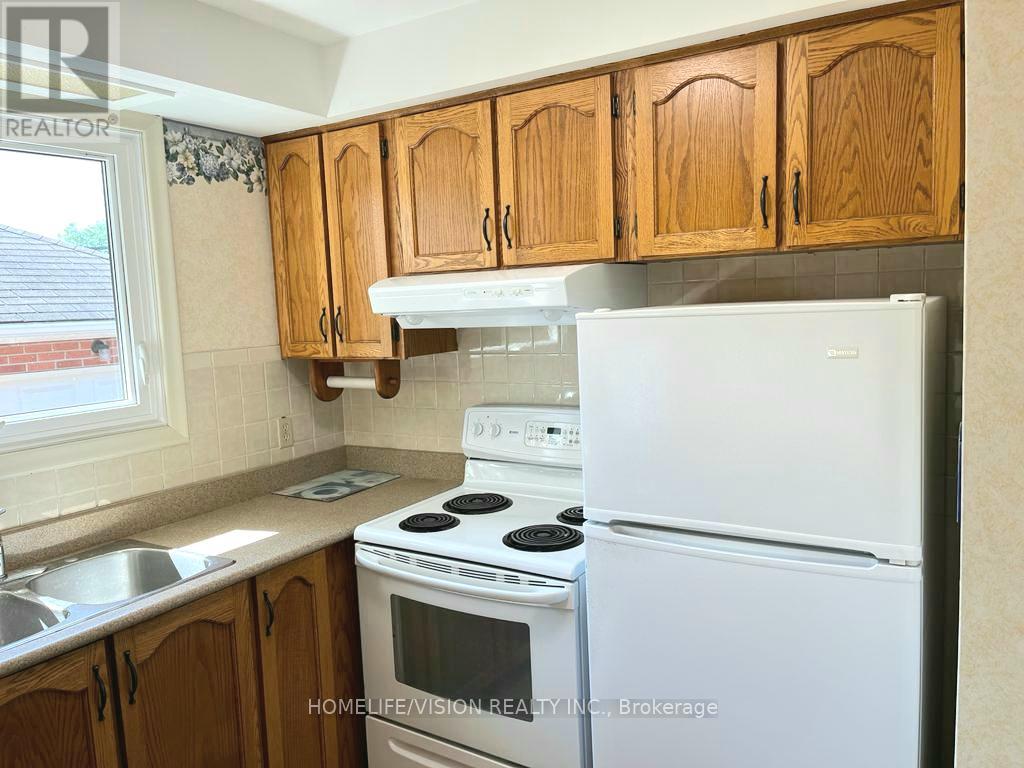 Upper - 16 Nova Drive, Hamilton, Ontario  L8T 2P3 - Photo 9 - X13486812