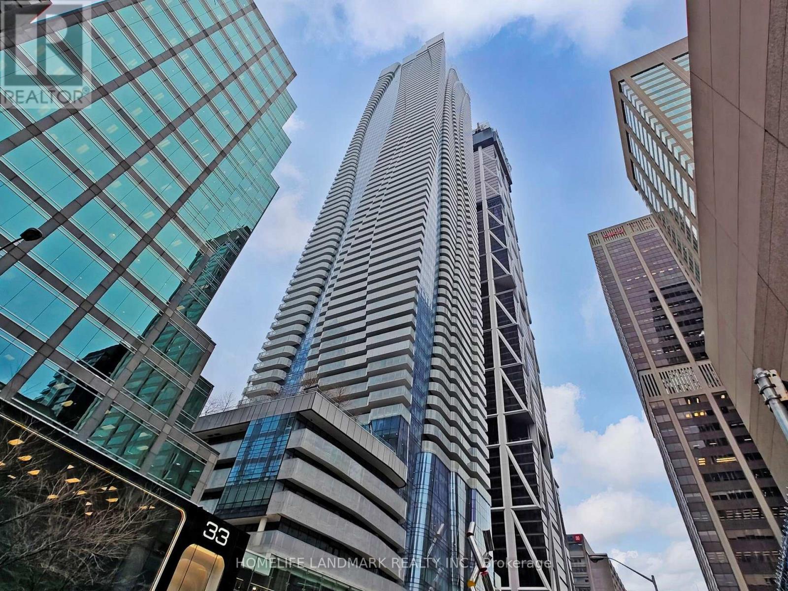 <div class="slider-price">$986,000</div><p>6608 - 1 Bloor Street E, Toronto, Ontario</p>