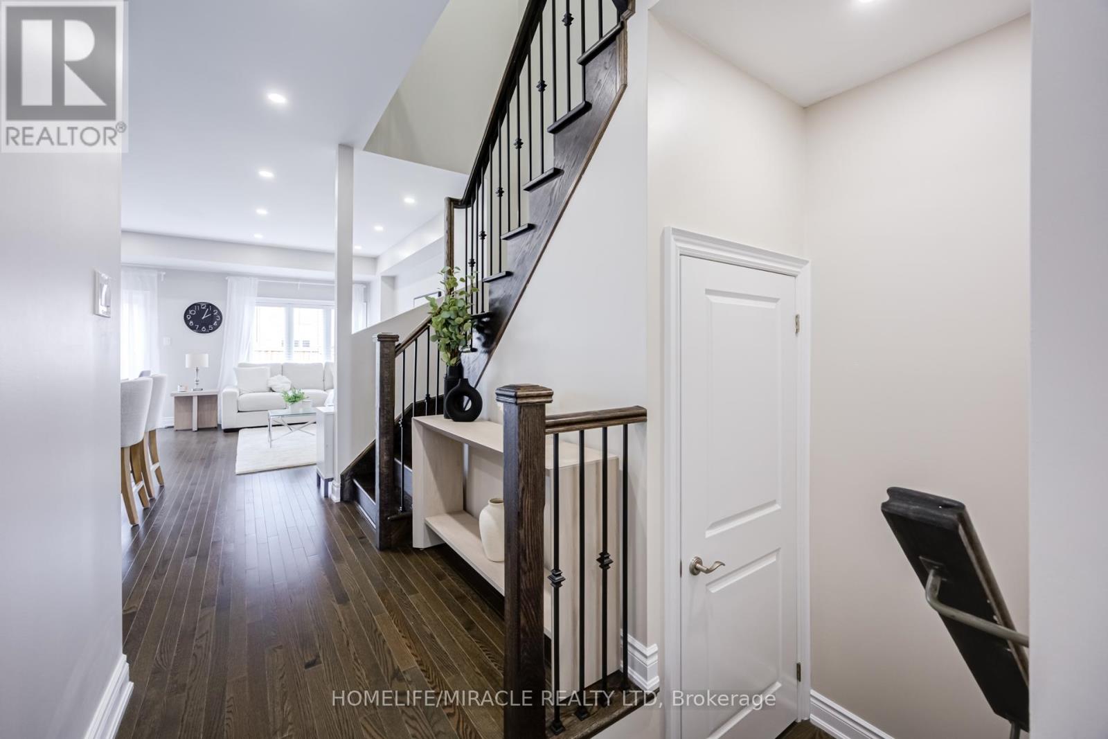 16 Arnold Crescent, New Tecumseth, Ontario  L6R 0T6 - Photo 7 - N13486838