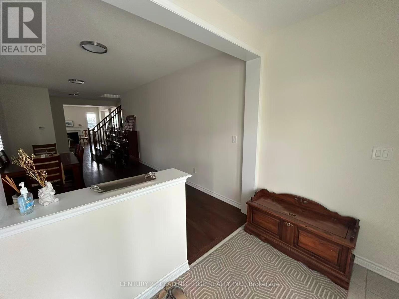 209 Baber Crescent, Aurora, Ontario  L4G 0Y6 - Photo 2 - N13486926