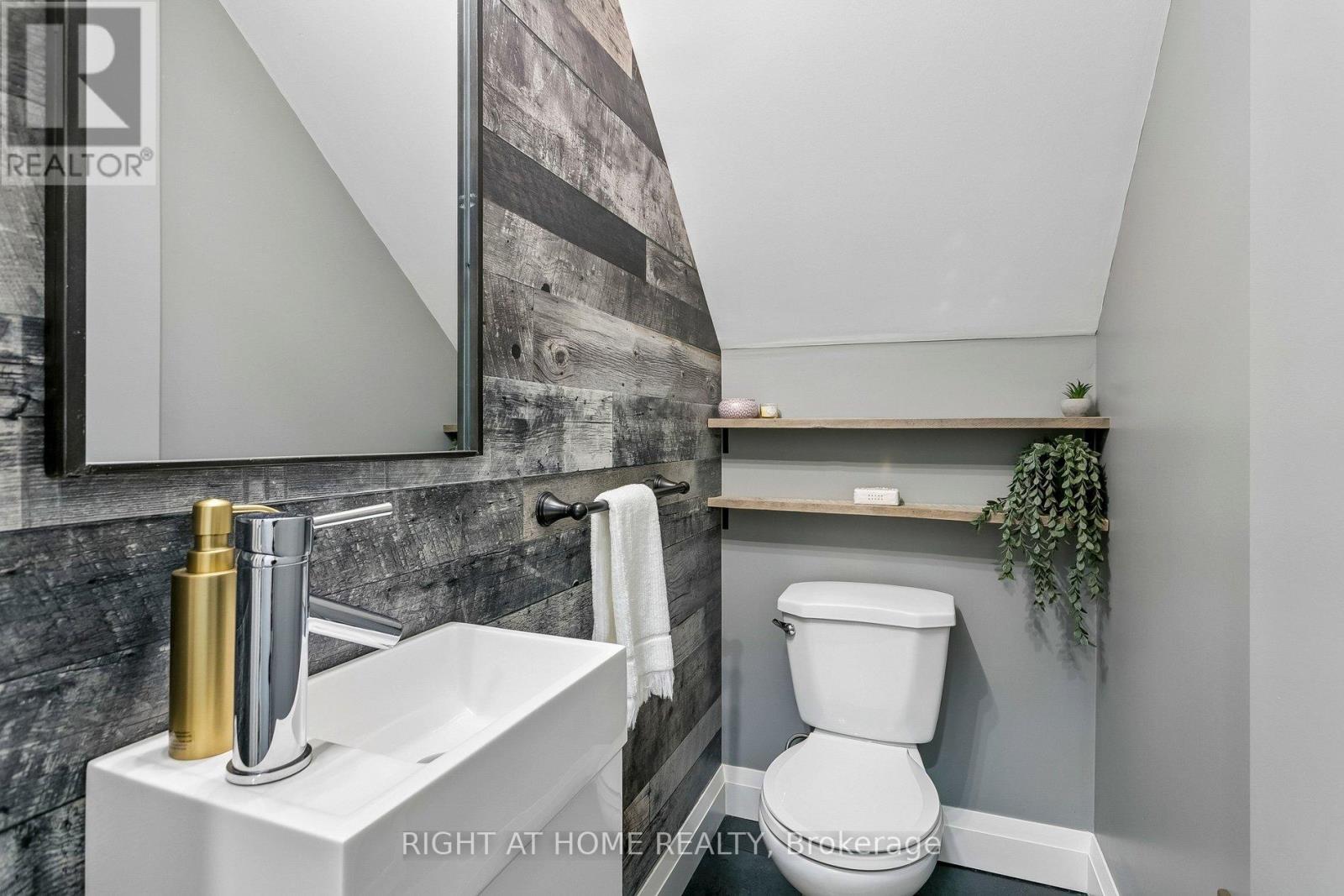 1265 Woodhill Court, Mississauga, Ontario  L5E 3H2 - Photo 13 - W13486864